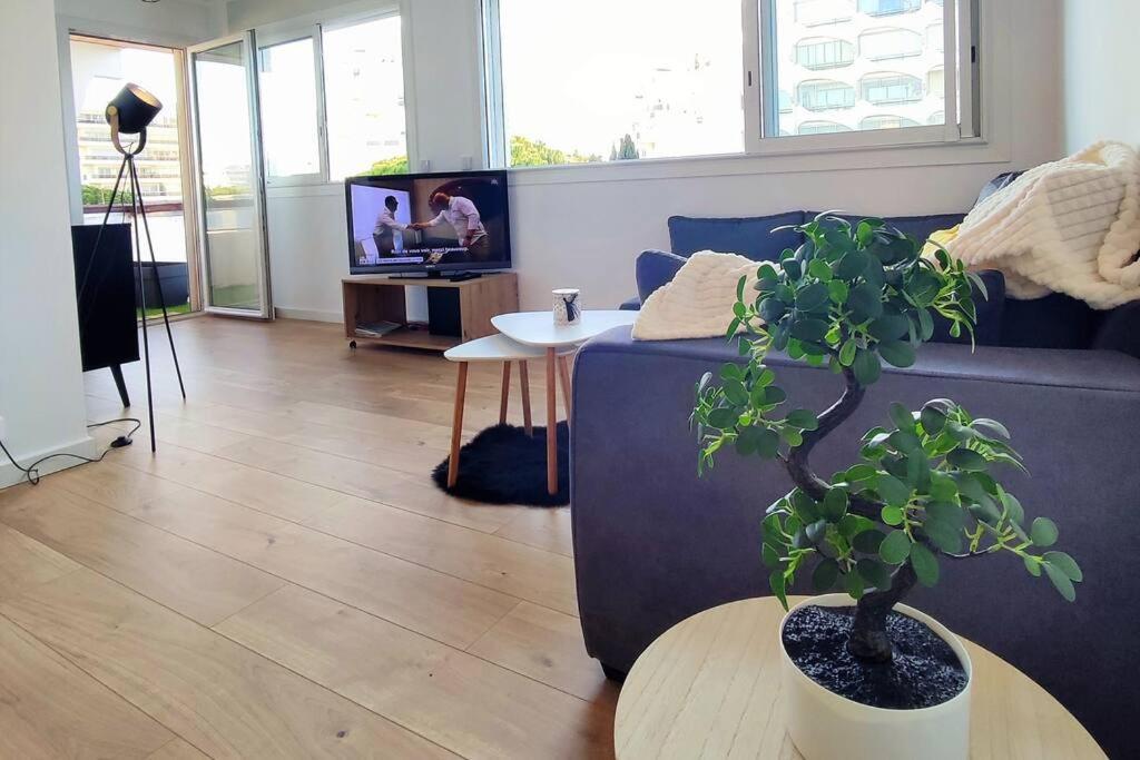 Appartement Grand Voile - Hyper Centre, Climatisation, Vue Panoramique Sur L'Architecture De La Grande Motte Extérieur photo